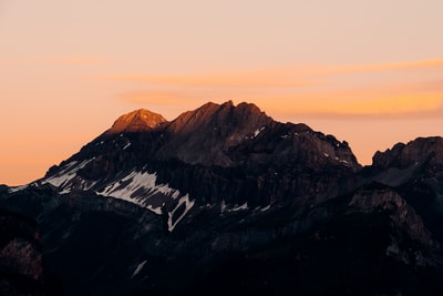 白昼雪山